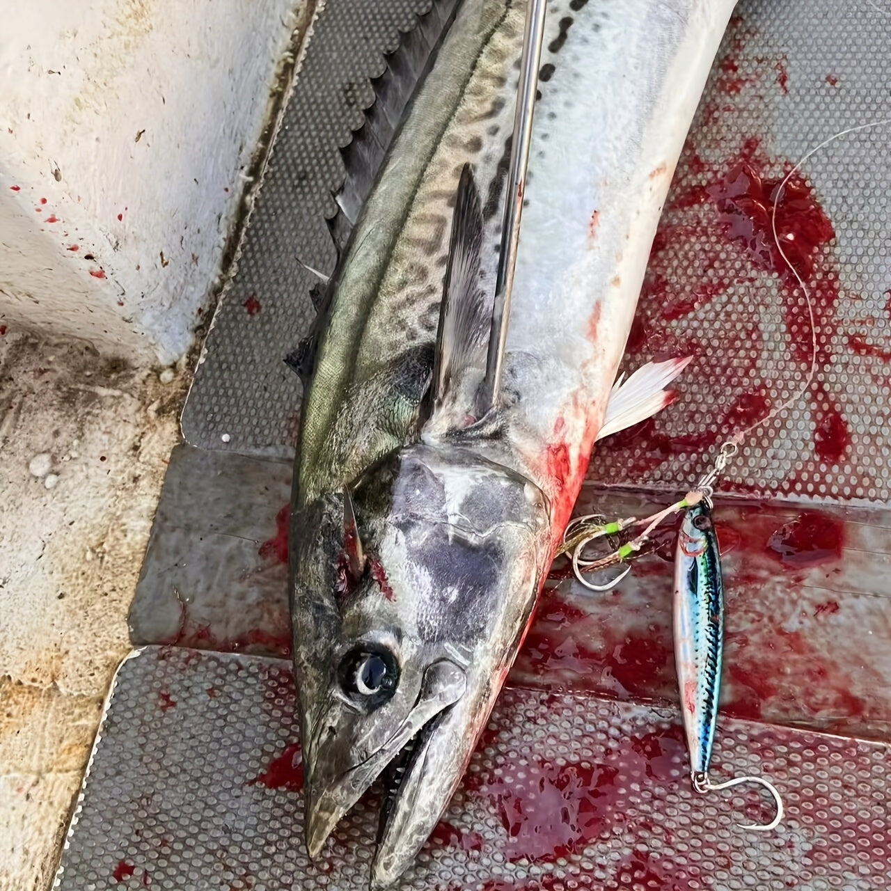 Quick-Sink Artificial Bait for Bass Fishing - Sinking Lead Jig with Realistic Scale Pattern, Blue-Greenish-Grey Color, Durable ABS Material, Perfect for Catching Fish, Bass Fishing Accessory | Sinking Jig | Durable Lea